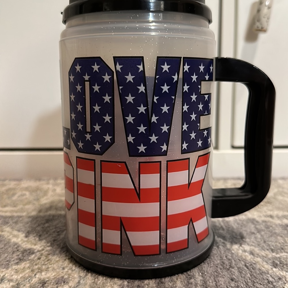 🎀🆕 Victoria’s Secret Pink Patriotic Light up glitter 24oz chug mug
